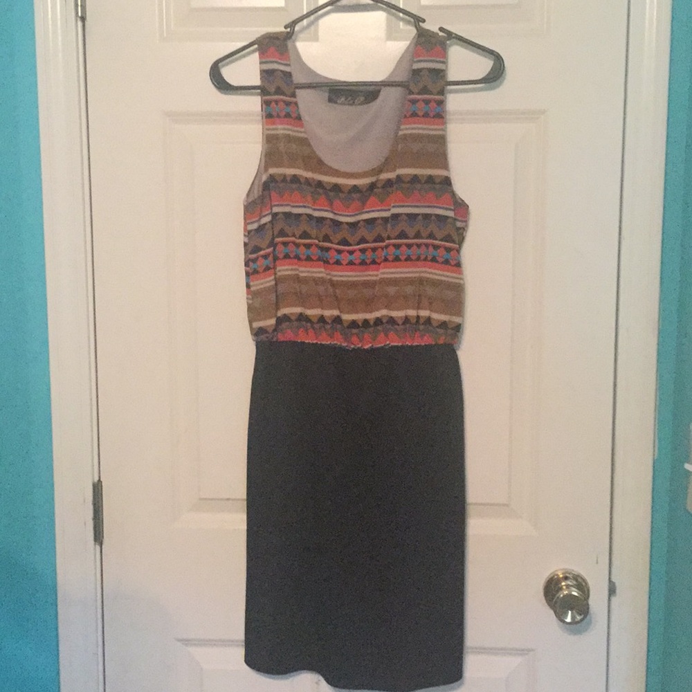 Sleeveless banded Aztec dress